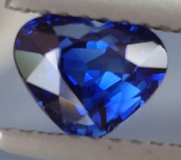 Saphir coupe coeur Pailin / pailin heart shape sapphire
