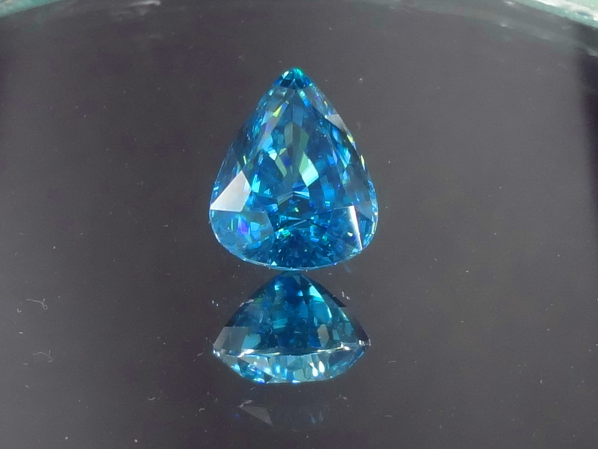 Grade A color drop/pear cut 13ct blue Zircon, very clean and shiny, buy the best flawless blue Zircon supplier of loose gemstones for professional jewellers. 