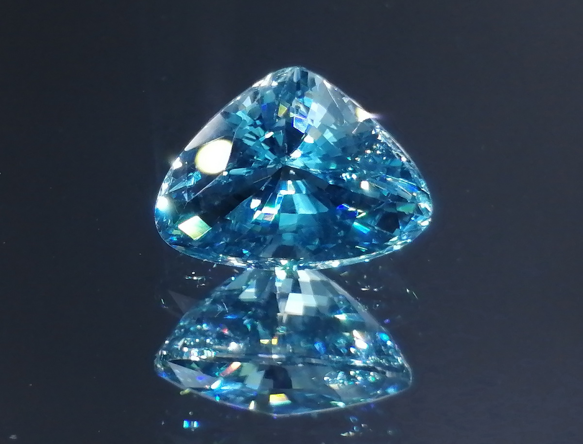 Beautiful color grade B large blue zircon drop/pear for high quality pendant from Cambodia