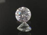 Perfect and wide natural white Zircon diamond / brilliant cut 9mm calibrated. 