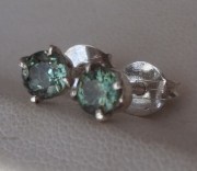 green-sapphire-silver-earrings-03