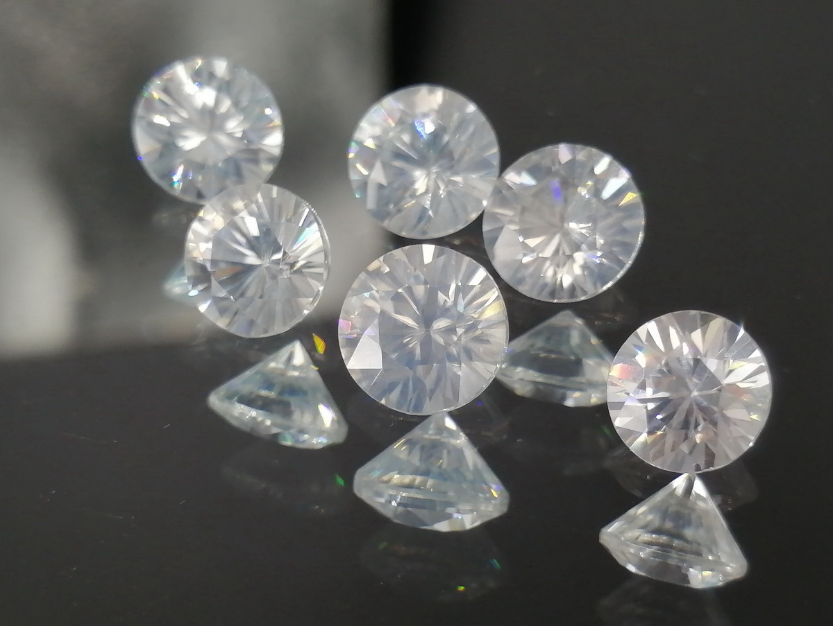 Diamond / brilliant cut white Zircon from Cambodia 8mm wide calibrated